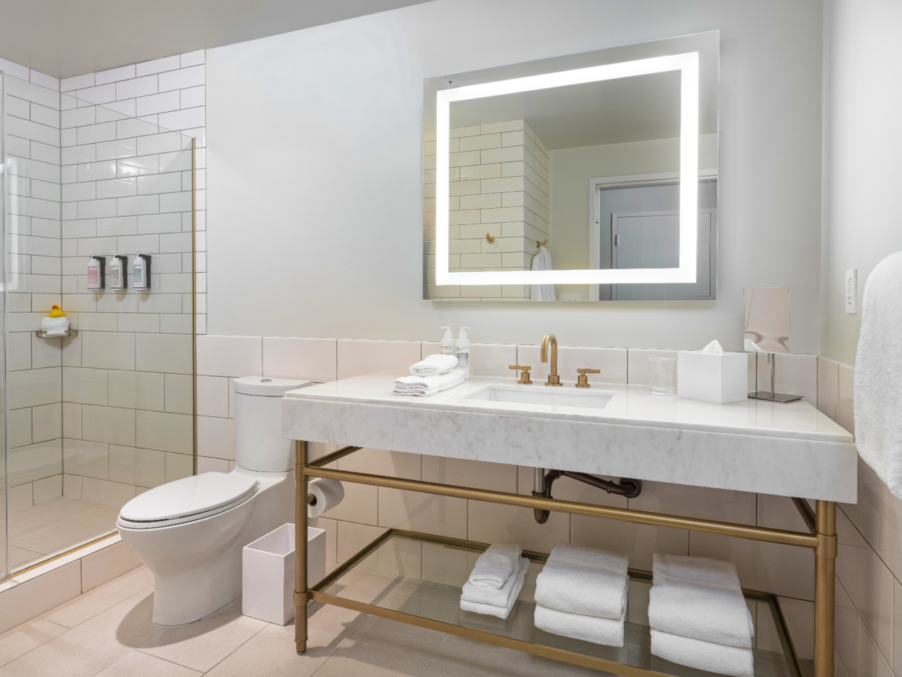 Bathroom in Luxury King renovated room at 21c Bentonville