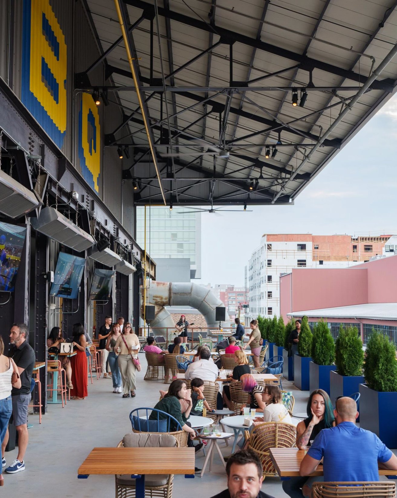 People dining on the patio of Expat at City Foundry STL