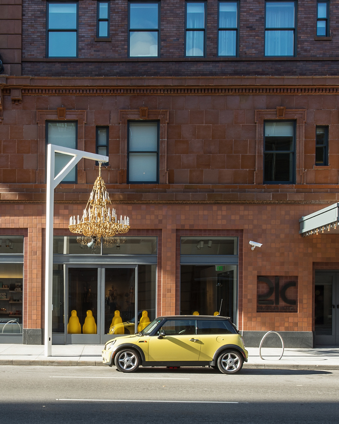 Yellow car in front of 21c Museum Hotel Cincinnati